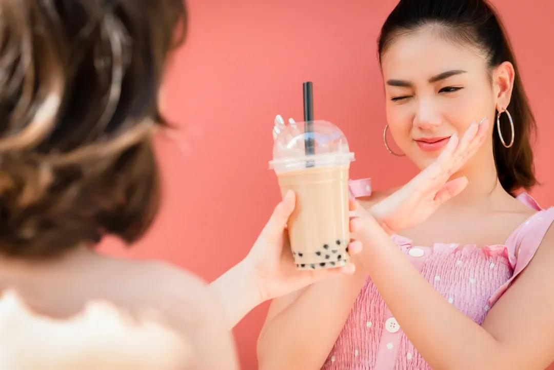 Hiệu ứng trà sữa: "Cạm bẫy vô hình" đáng sợ khiến hội chị em nai lưng cóp nhặt kiếm tiền vẫn không dư đồng nào- Ảnh 3. Hiệu ứng trà sữa: "Cạm bẫy vô hình" đáng sợ khiến hội chị em nai lưng cóp nhặt kiếm tiền vẫn không dư đồng nào- Ảnh 3.