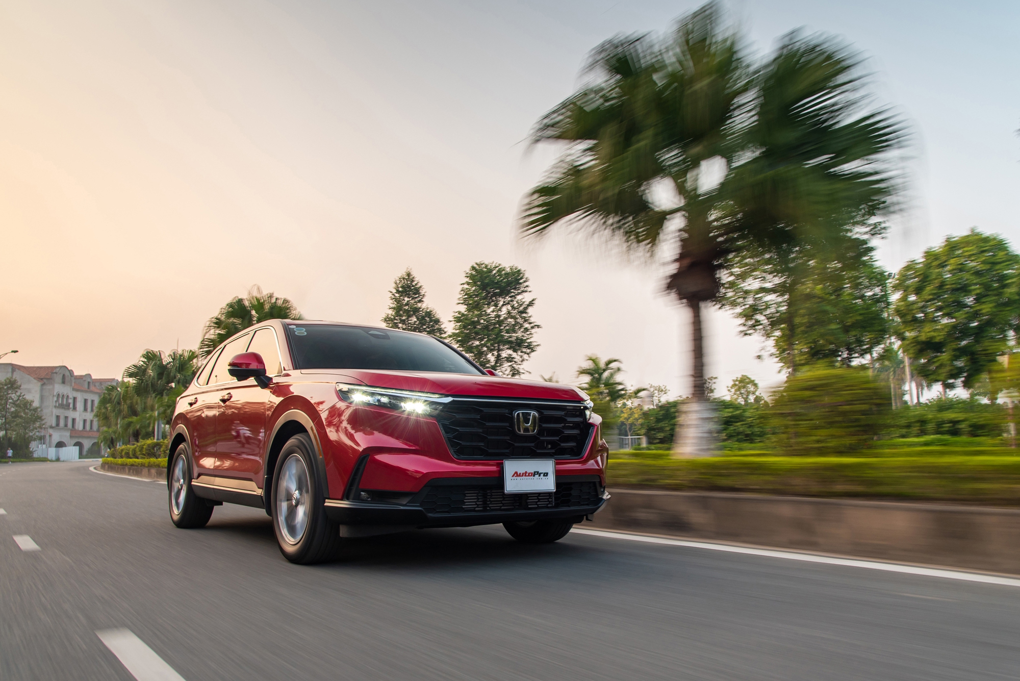 Honda giảm giá sập sàn khuyến mại 100% lệ phí trước bạ cho CR-V và Civic