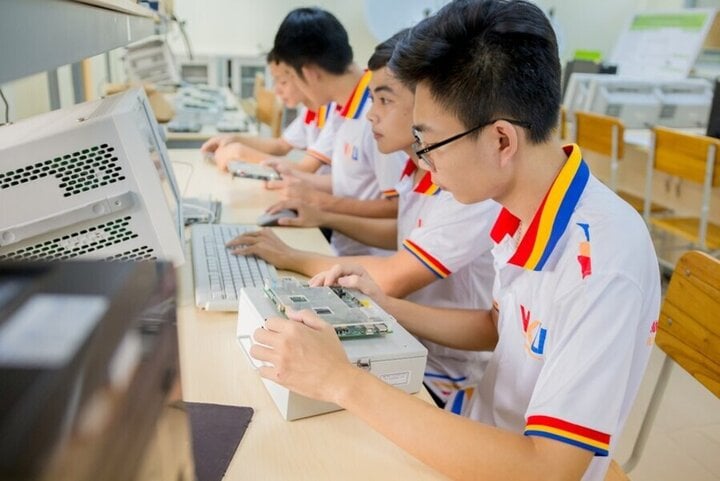 Trường đại học nào đang đào tạo ngành Thiết kế vi mạch? - Ảnh 1. Trường đại học nào đang đào tạo ngành Thiết kế vi mạch? - Ảnh 1.