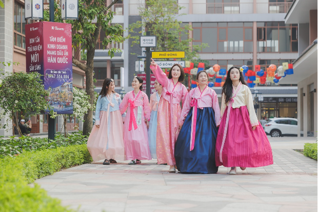 Phố thương mại Grand World bùng nổ doanh thu dịp nghỉ lễ 30/4 - 1/5 - Ảnh 3. Phố thương mại Grand World bùng nổ doanh thu dịp nghỉ lễ 30/4 - 1/5 - Ảnh 3.