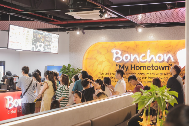 Phố thương mại Grand World bùng nổ doanh thu dịp nghỉ lễ 30/4 - 1/5 - Ảnh 5. Phố thương mại Grand World bùng nổ doanh thu dịp nghỉ lễ 30/4 - 1/5 - Ảnh 5.