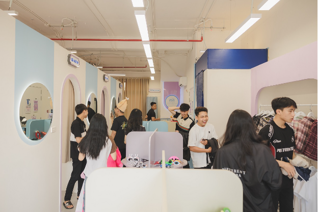 Phố thương mại Grand World bùng nổ doanh thu dịp nghỉ lễ 30/4 - 1/5 - Ảnh 7. Phố thương mại Grand World bùng nổ doanh thu dịp nghỉ lễ 30/4 - 1/5 - Ảnh 7.