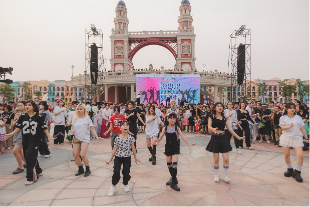 Phố thương mại Grand World bùng nổ doanh thu dịp nghỉ lễ 30/4 - 1/5 - Ảnh 9. Phố thương mại Grand World bùng nổ doanh thu dịp nghỉ lễ 30/4 - 1/5 - Ảnh 9.