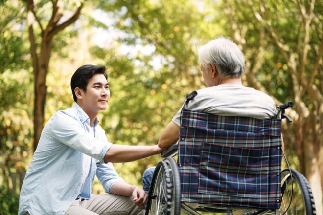 Chu cấp đều đặn 10 triệu đồng/tháng cho bố, đến khi xem tài khoản ngân hàng của ông, tôi lập tức báo cảnh sát - Ảnh 2. Chu cấp đều đặn 10 triệu đồng/tháng cho bố, đến khi xem tài khoản ngân hàng của ông, tôi lập tức báo cảnh sát - Ảnh 2.