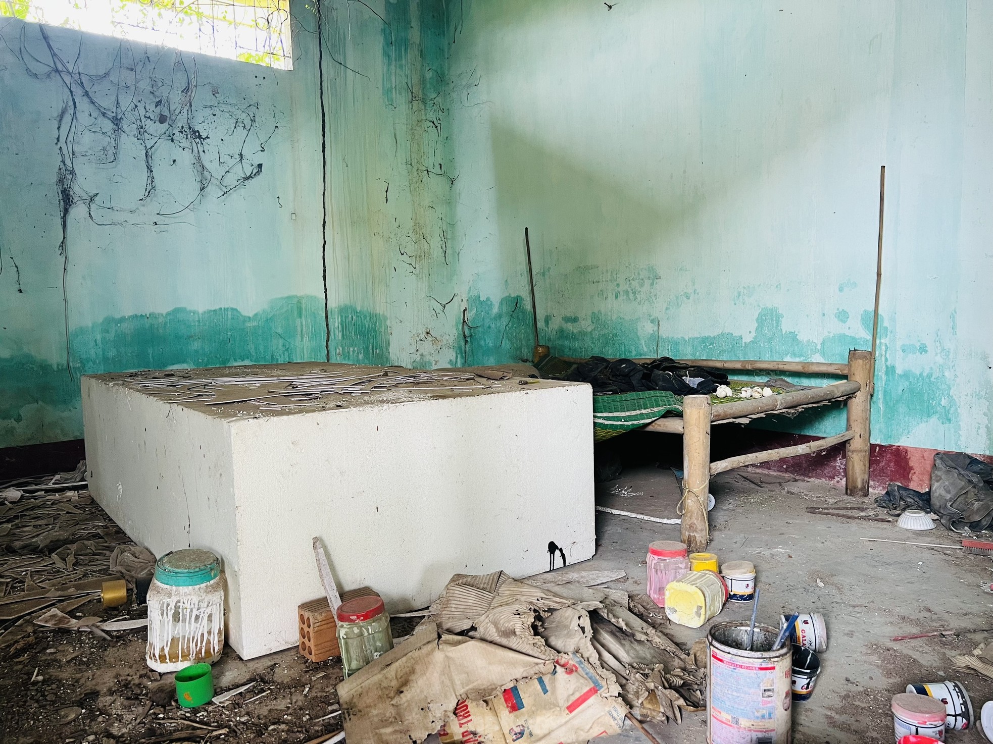 Hoang tàn nơi làm việc của giám đốc gần 70 tuổi 'không được' về hưu, lương 0 đồng - Ảnh 16.