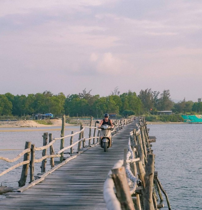 Cây cầu gỗ vượt sông dài nhất Việt Nam: Trải nghiệm thót tim đi mãi chẳng thấy bờ, nhưng đẹp và ngoạn mục hết sức!- Ảnh 24.