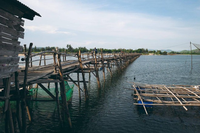 Cây cầu gỗ vượt sông dài nhất Việt Nam: Trải nghiệm thót tim đi mãi chẳng thấy bờ, nhưng đẹp và ngoạn mục hết sức!- Ảnh 10.