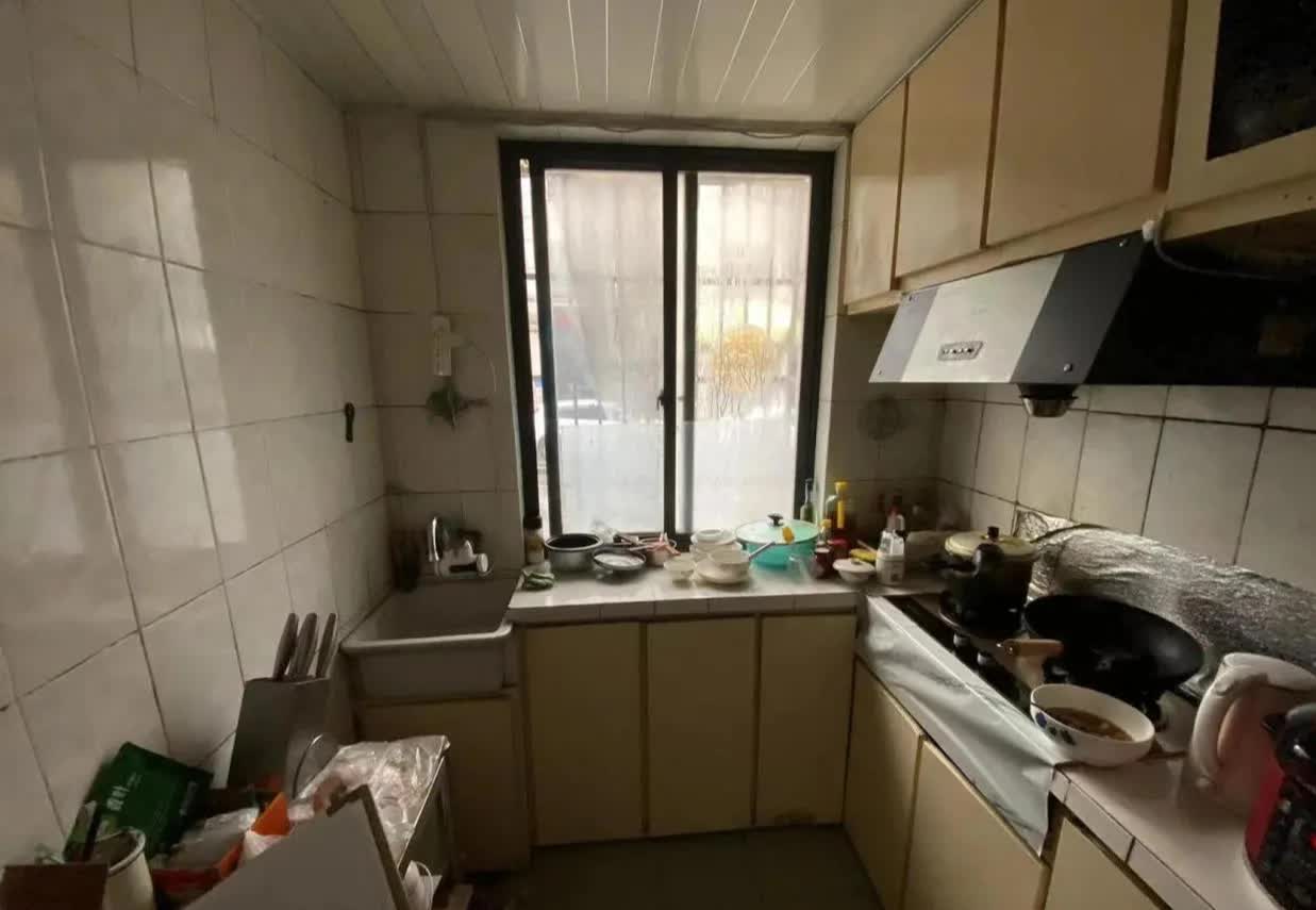Người phụ nữ mua một căn nhà cũ rộng 60m2 và biến khoảng sân rộng 40m2 thành khu vườn mơ ước, cách trang trí ai nhìn cũng thích mê- Ảnh 6.