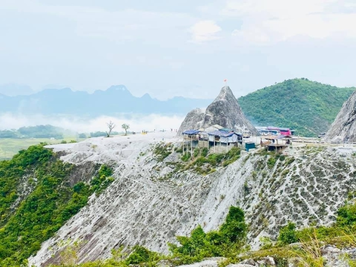 Đèo Đá Trắng - cung đường 'tuyết phủ' huyền ảo giữa lòng Tây Bắc - Đài phát thanh và truyền hình Nghệ An