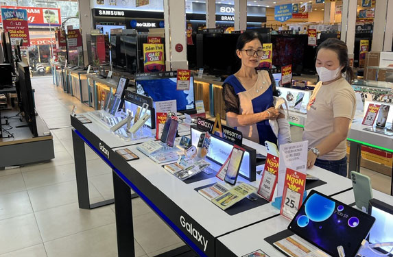 Các cửa hàng điện máy ngày càng vắng khách Các cửa hàng điện máy ngày càng vắng khách