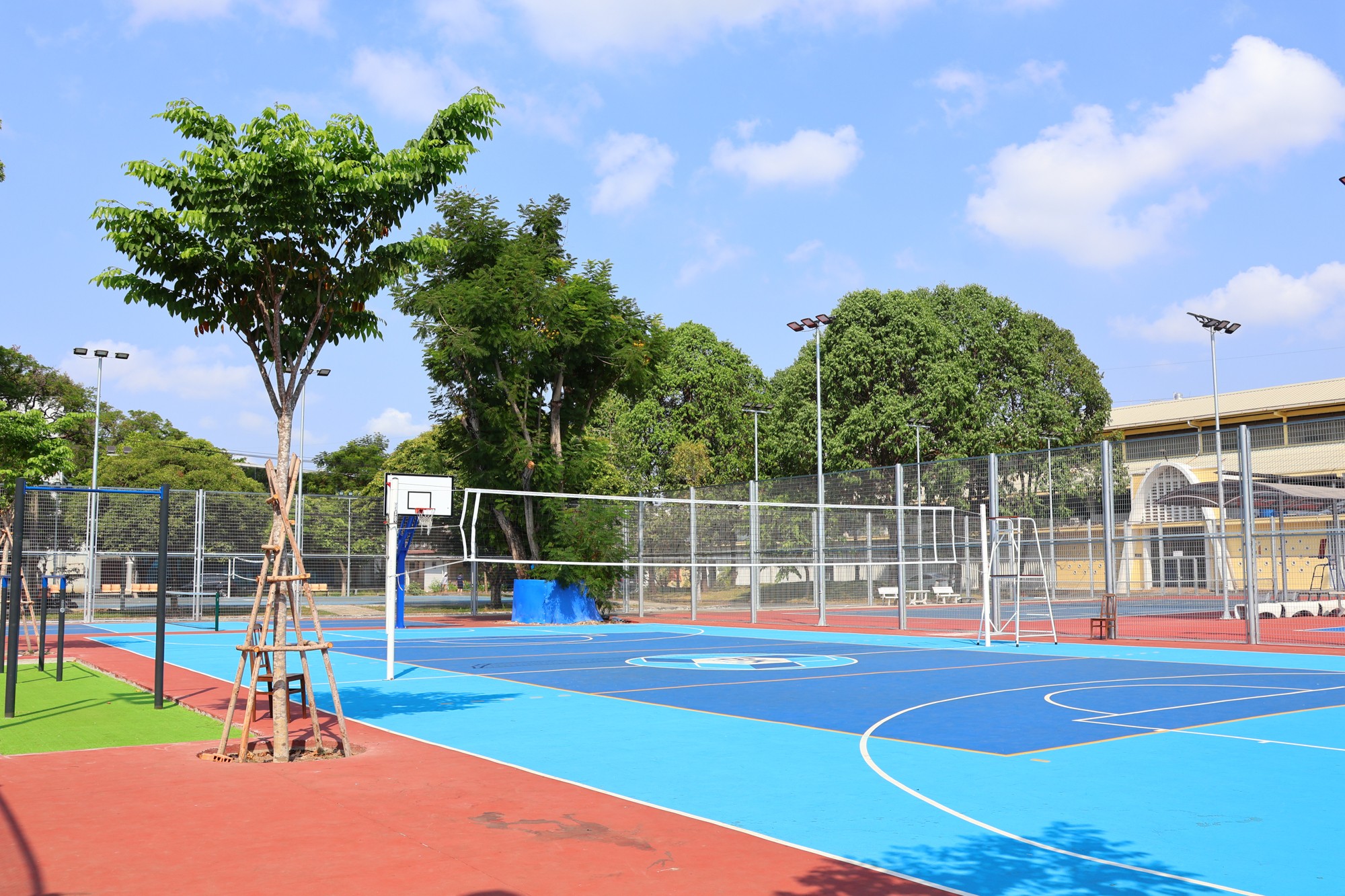 1 trường đại học là “lò” đào tạo tỷ phú nhưng sinh viên chỉ mơ ra được trường, mỗi năm có vài trăm người bị cho thôi học- Ảnh 10. 1 trường đại học là “lò” đào tạo tỷ phú nhưng sinh viên chỉ mơ ra được trường, mỗi năm có vài trăm người bị cho thôi học- Ảnh 10.