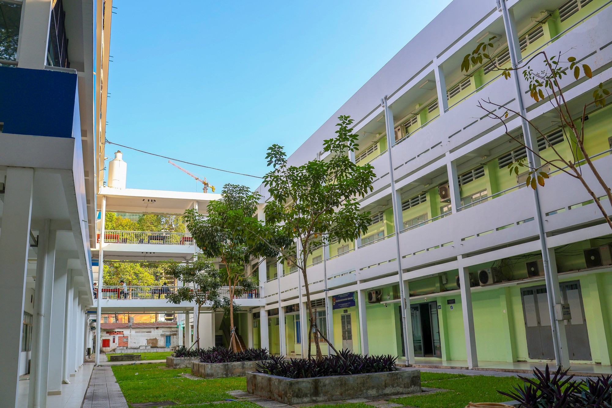1 trường đại học là “lò” đào tạo tỷ phú nhưng sinh viên chỉ mơ ra được trường, mỗi năm có vài trăm người bị cho thôi học- Ảnh 12. 1 trường đại học là “lò” đào tạo tỷ phú nhưng sinh viên chỉ mơ ra được trường, mỗi năm có vài trăm người bị cho thôi học- Ảnh 12.