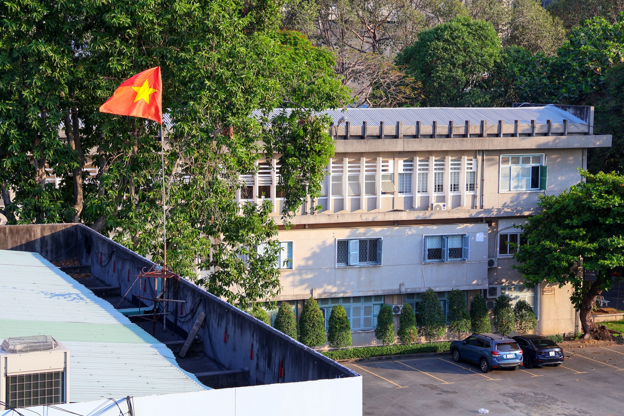 1 trường đại học là “lò” đào tạo tỷ phú nhưng sinh viên chỉ mơ ra được trường, mỗi năm có vài trăm người bị cho thôi học- Ảnh 2. 1 trường đại học là “lò” đào tạo tỷ phú nhưng sinh viên chỉ mơ ra được trường, mỗi năm có vài trăm người bị cho thôi học- Ảnh 2.