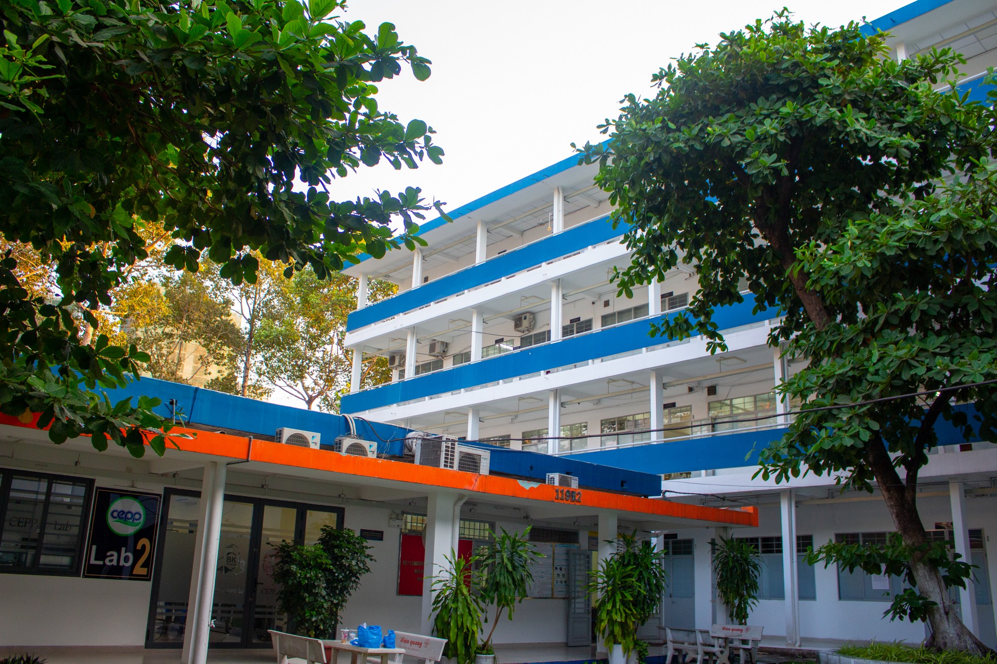 1 trường đại học là “lò” đào tạo tỷ phú nhưng sinh viên chỉ mơ ra được trường, mỗi năm có vài trăm người bị cho thôi học- Ảnh 3. 1 trường đại học là “lò” đào tạo tỷ phú nhưng sinh viên chỉ mơ ra được trường, mỗi năm có vài trăm người bị cho thôi học- Ảnh 3.