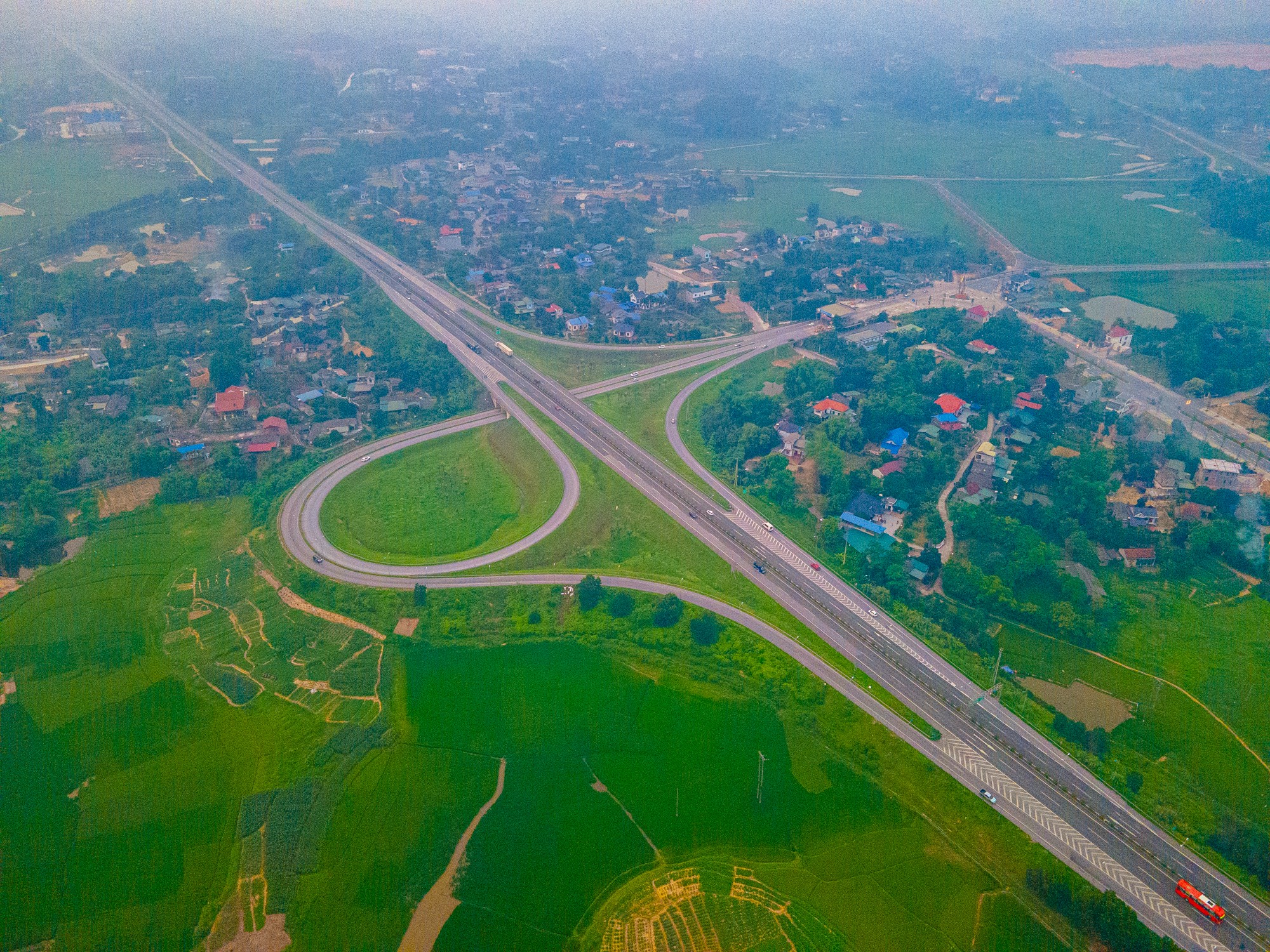 Thị xã lâu đời nhất Việt Nam là giao điểm của 4 đường cao tốc, có khu công nghiệp rộng gần bằng quận Hoàn Kiếm, sẽ lên thành phố sau vài năm nữa- Ảnh 3.