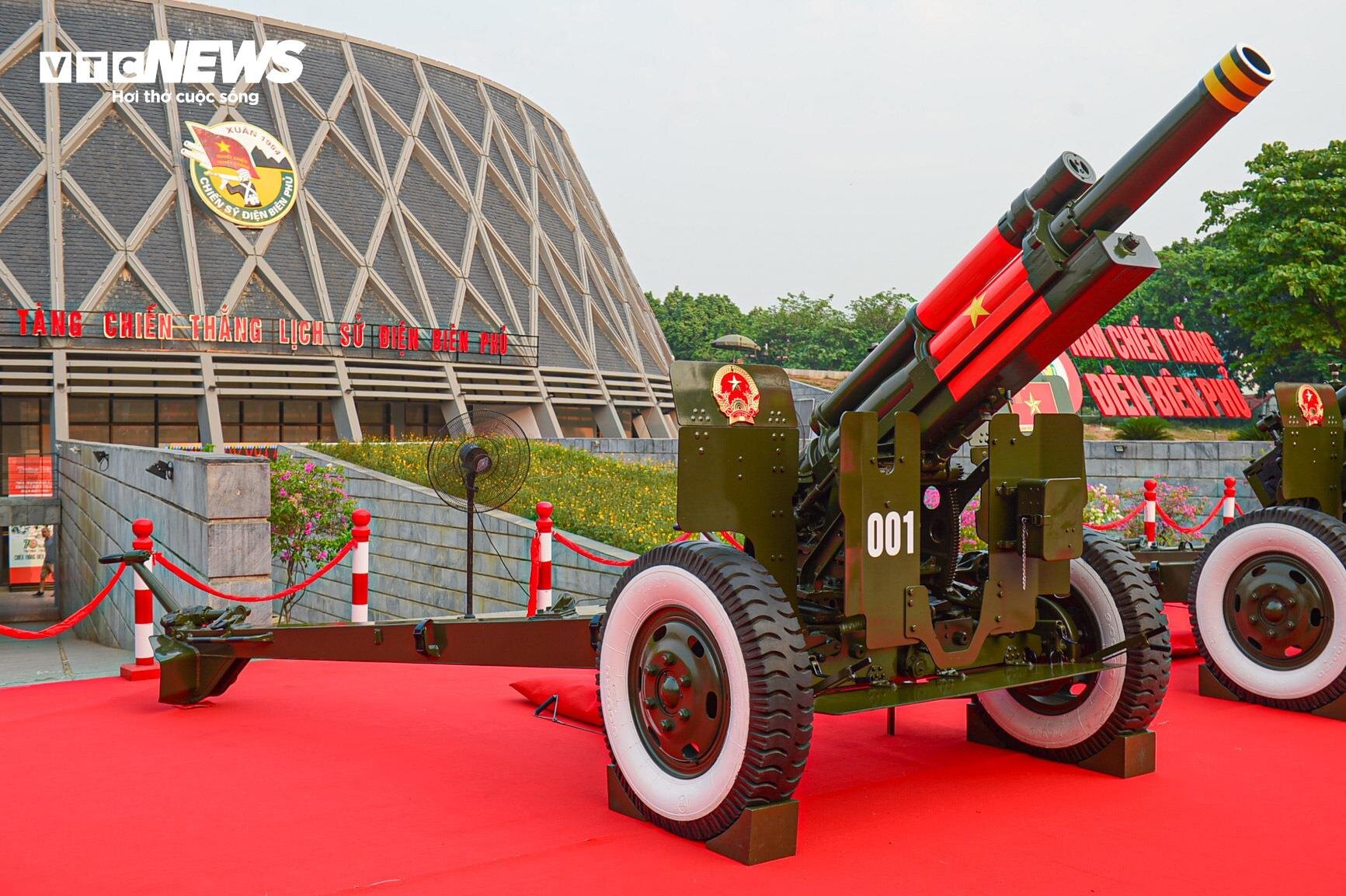 Dàn đại bác khai hoả trong lễ tổng duyệt 70 năm Chiến thắng Điện Biên Phủ - Ảnh 3. Dàn đại bác khai hoả trong lễ tổng duyệt 70 năm Chiến thắng Điện Biên Phủ - Ảnh 3.