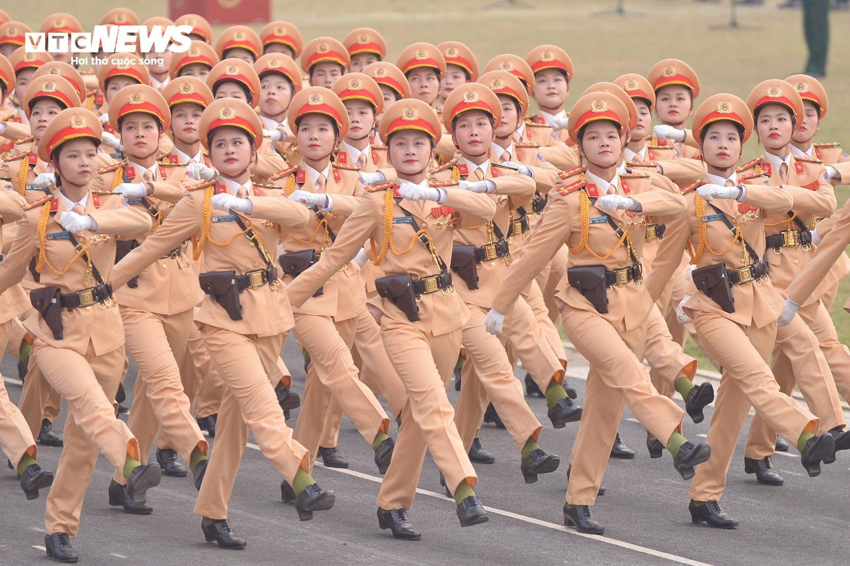 Dàn đại bác khai hoả trong lễ tổng duyệt 70 năm Chiến thắng Điện Biên Phủ - Ảnh 18. Dàn đại bác khai hoả trong lễ tổng duyệt 70 năm Chiến thắng Điện Biên Phủ - Ảnh 18.