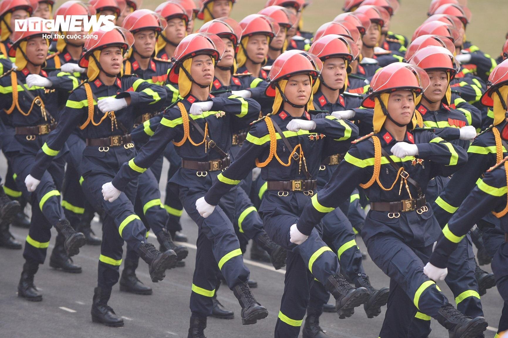 Dàn đại bác khai hoả trong lễ tổng duyệt 70 năm Chiến thắng Điện Biên Phủ - Ảnh 19. Dàn đại bác khai hoả trong lễ tổng duyệt 70 năm Chiến thắng Điện Biên Phủ - Ảnh 19.