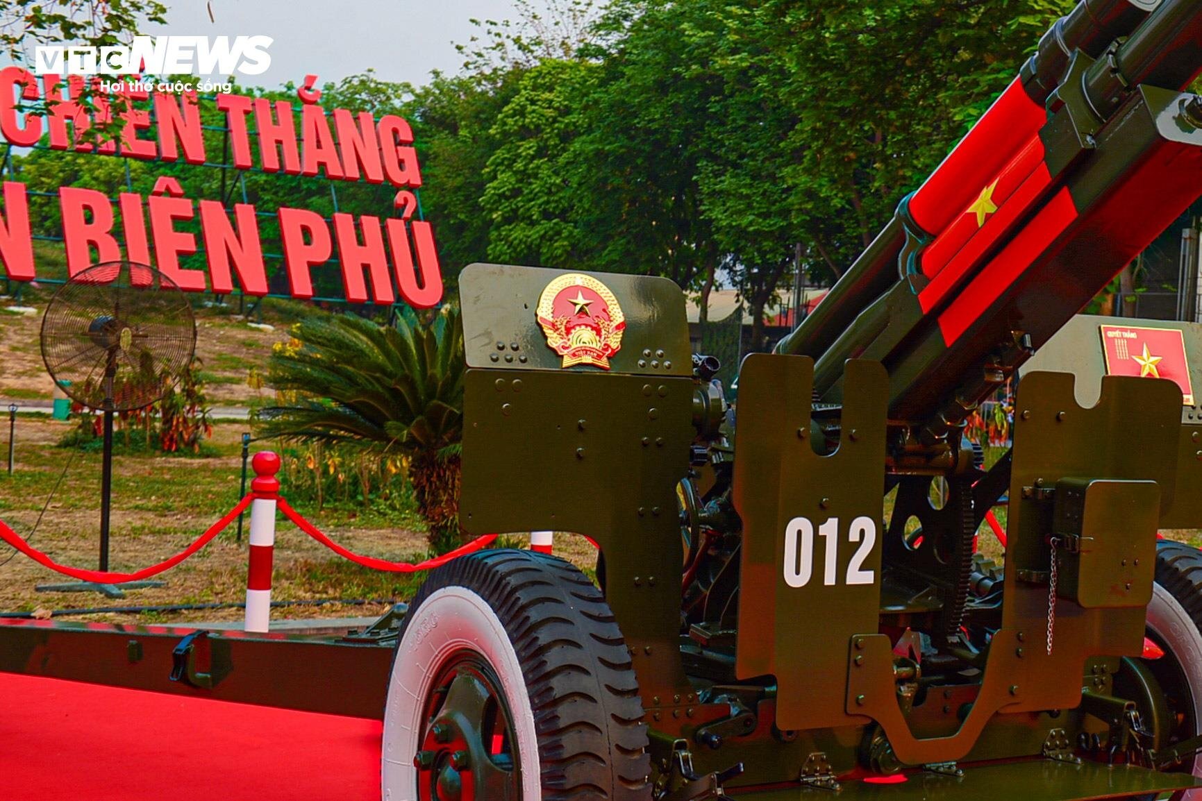 Dàn đại bác khai hoả trong lễ tổng duyệt 70 năm Chiến thắng Điện Biên Phủ - Ảnh 5. Dàn đại bác khai hoả trong lễ tổng duyệt 70 năm Chiến thắng Điện Biên Phủ - Ảnh 5.