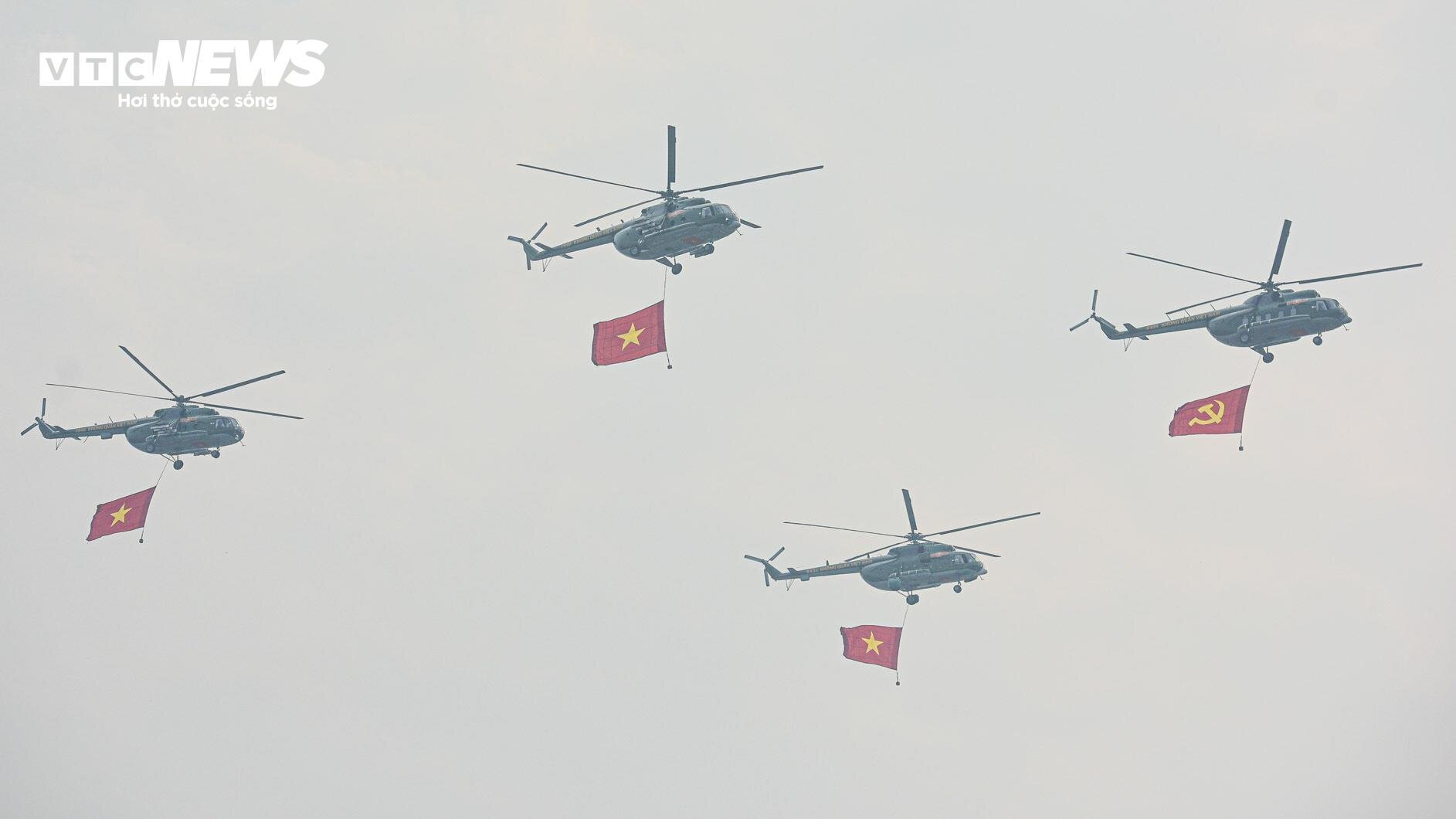 Dàn đại bác khai hoả trong lễ tổng duyệt 70 năm Chiến thắng Điện Biên Phủ - Ảnh 13. Dàn đại bác khai hoả trong lễ tổng duyệt 70 năm Chiến thắng Điện Biên Phủ - Ảnh 13.