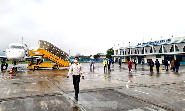 Hết sạch vé máy bay Hà Nội - Điện Biên - Ảnh 1.