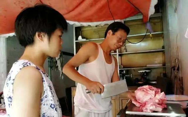 Người đàn ông bị chế giễu vì tốt nghiệp ĐH Bắc Kinh xong đi bán thịt lợn, 10 năm sau tất cả phải xin lỗi- Ảnh 2.