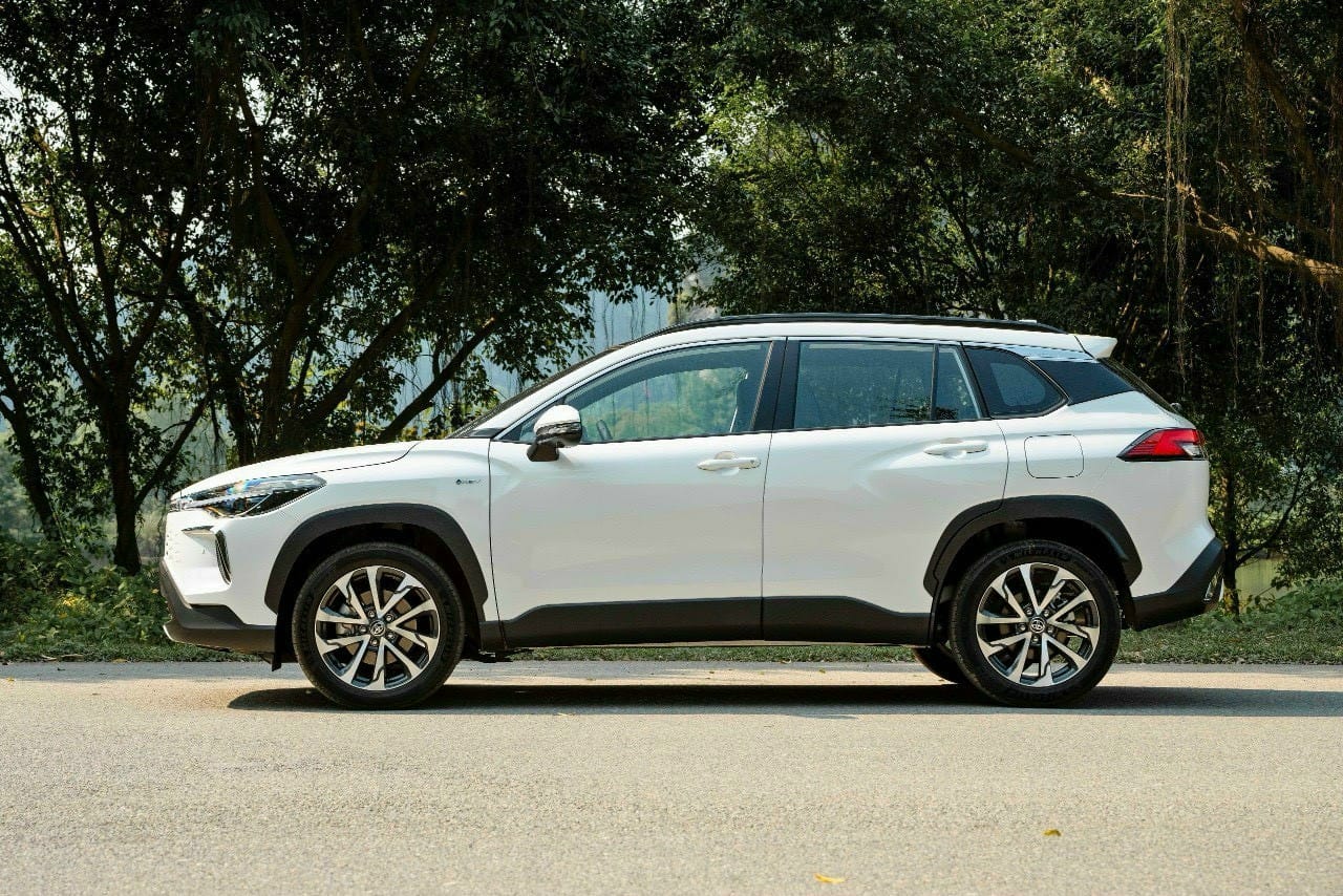 Ảnh thực tế Toyota Corolla Cross 2024 giá từ 820 triệu tại đại lý: Đúng vua công nghệ phân khúc, có điểm khác bản Thái - Ảnh 10.