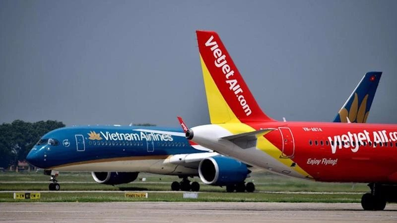 Lãnh đạo hãng bay kêu khó, sắp kiểm tra chuyện giá vé máy bay, Vietnam Airlines và Vietjet vẫn đưa cổ đông 'bay cao' khi cổ phiếu tăng sốc - Ảnh 1.