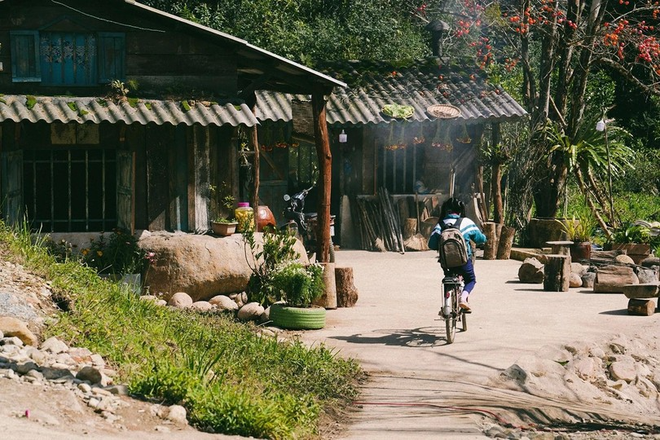 Cảnh sắc Việt trong &quot;Lật mặt 7&quot; được soi kịch liệt: Bối cảnh chính là ngôi làng cực lạ gần Đà Lạt, lễ hội nơi Tư Hậu sống được phục dựng hệt ngoài đời? - Ảnh 9.