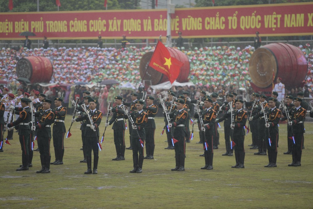Cập nhật: Lễ diễu binh hào hùng chưa từng có trong lịch sử với 12.000 người, 12 máy bay ở Điện Biên Phủ- Ảnh 5.