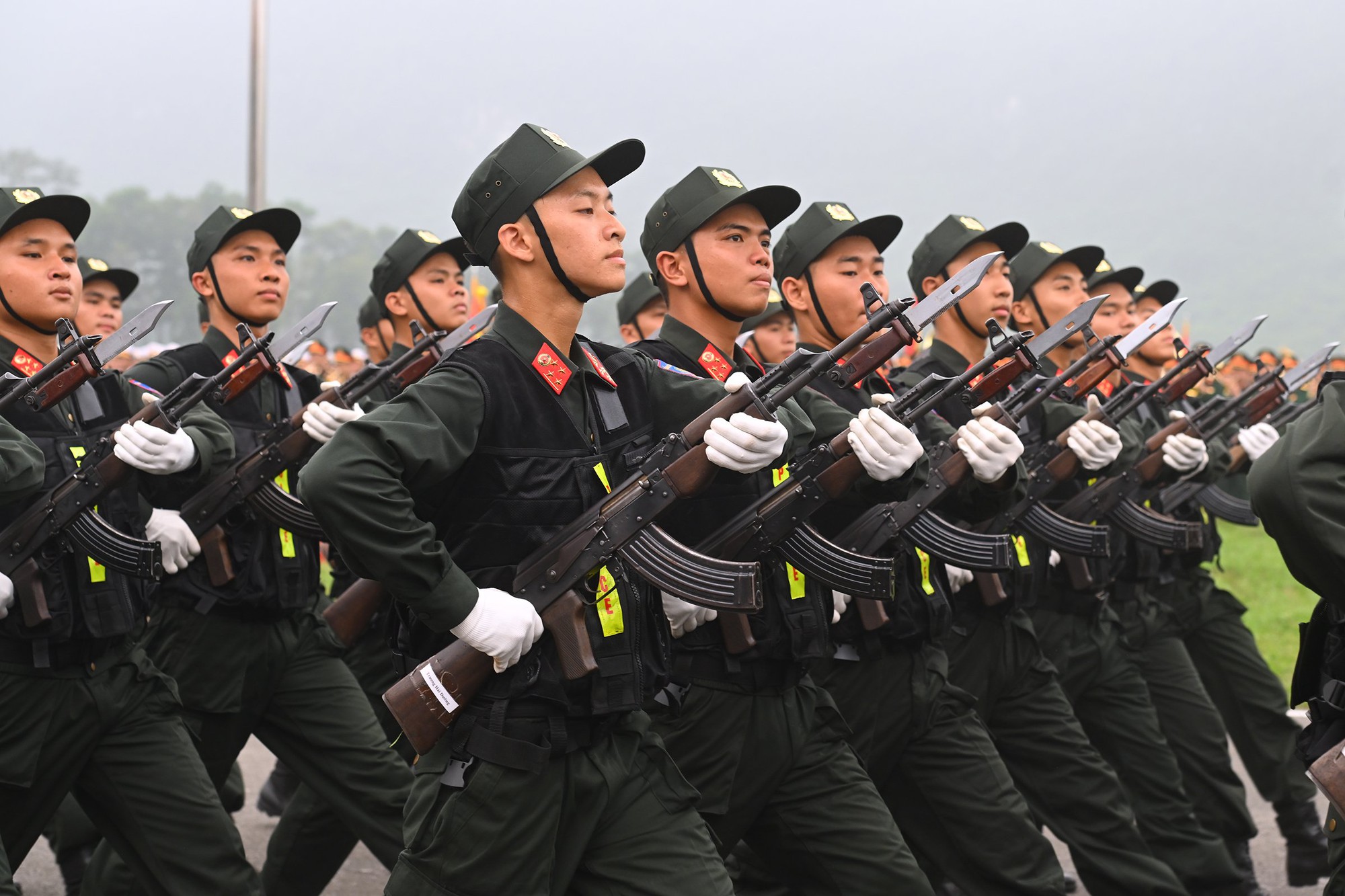 Cập nhật: Lễ diễu binh hào hùng chưa từng có trong lịch sử với 12.000 người, 12 máy bay ở Điện Biên Phủ - Ảnh 17.