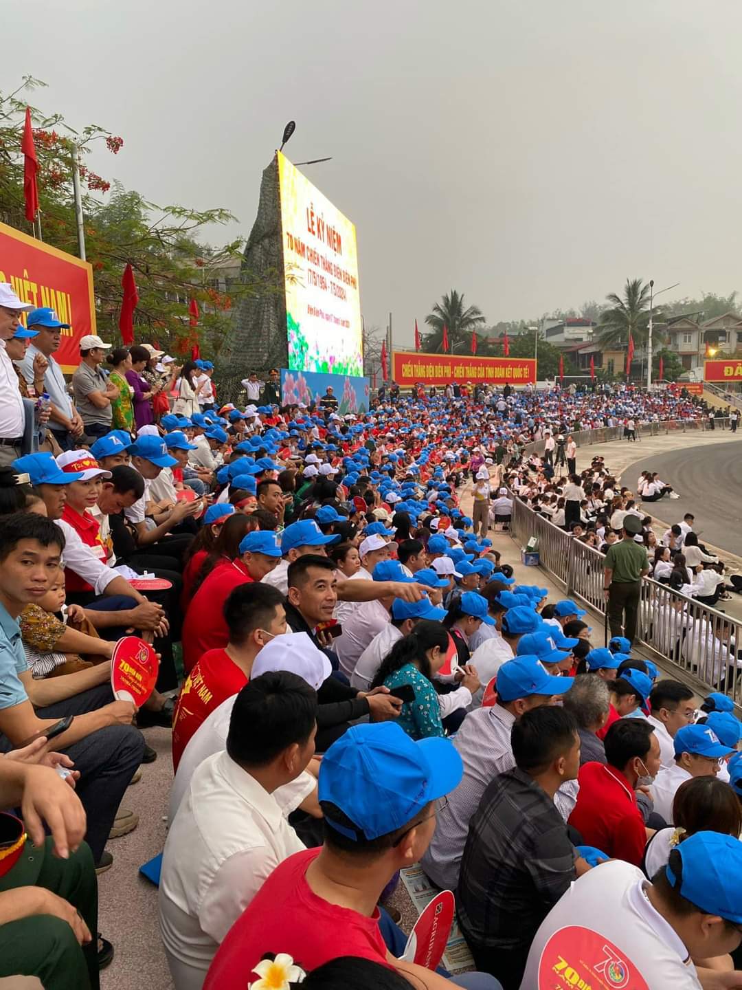 Cập nhật: Lễ diễu binh hào hùng chưa từng có trong lịch sử với 12.000 người, 12 máy bay ở Điện Biên Phủ- Ảnh 8.