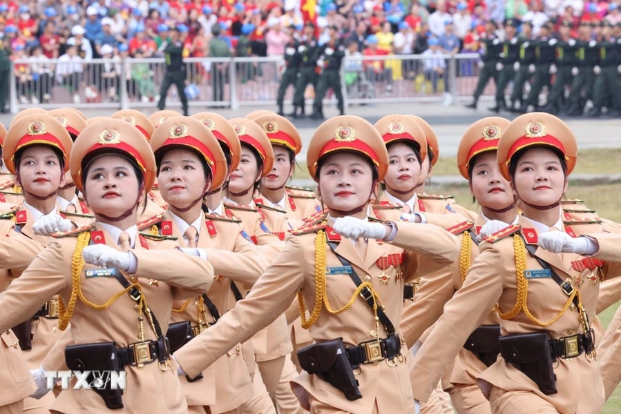 Những bông hồng thép xuất hiện tại lễ diễu hành kỷ niệm 70 năm chiến thắng Điện Biên làm CĐM phải thốt lên: Tự hào lắm các cô gái - Ảnh 5.