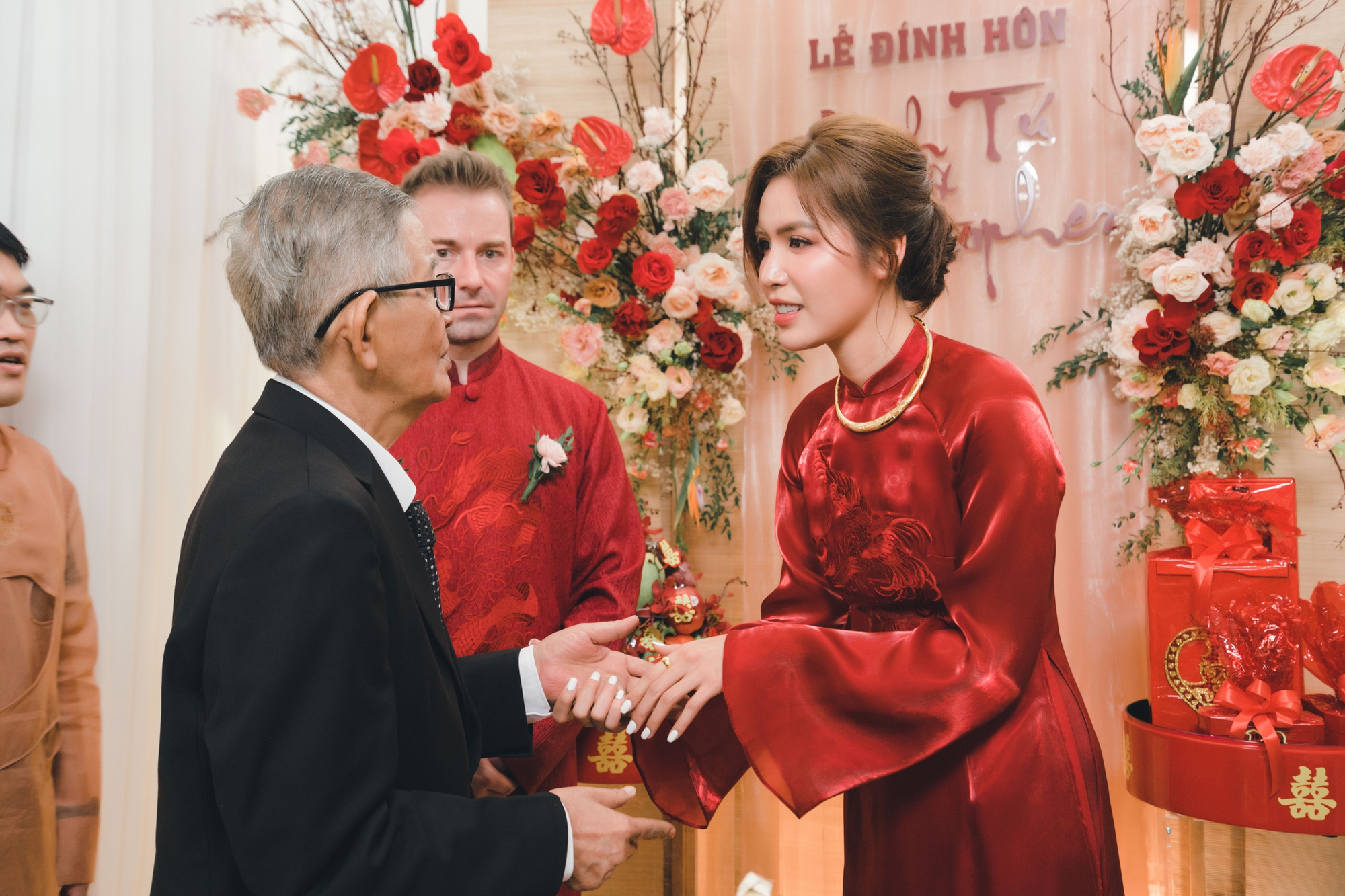 Minh Tú lần đầu chia sẻ đám hỏi bí mật: Quyết định tổ chức sau 1 tin nhắn, lý do người bố quá cố không chịu may đồ mới gây xót xa - Ảnh 5.