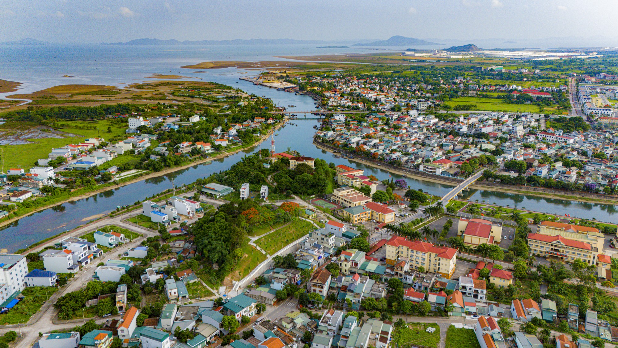 Diện mạo 2 địa phương biên giới sắp sáp nhập để trở thành “siêu thành phố” rộng gần bằng Đà Nẵng: Có cửa khẩu, đường cao tốc, dự án tỷ USD- Ảnh 11.