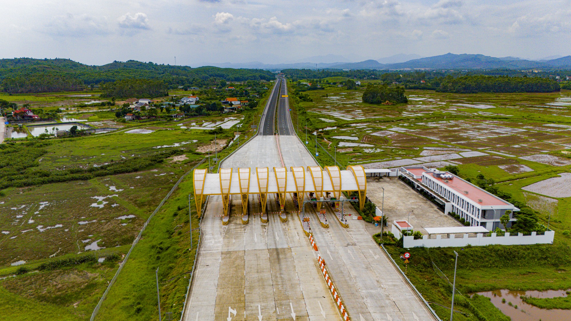 Diện mạo 2 địa phương biên giới sắp sáp nhập để trở thành “siêu thành phố” rộng gần bằng Đà Nẵng: Có cửa khẩu, đường cao tốc, dự án tỷ USD- Ảnh 6.