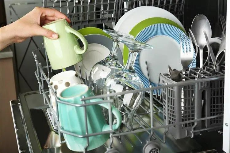 Làm việc này sau khi rửa bát khiến vi khuẩn sinh sôi gấp 70 lần, tạo cơ hội cho "mầm bệnh" ung thư len lỏi- Ảnh 1.