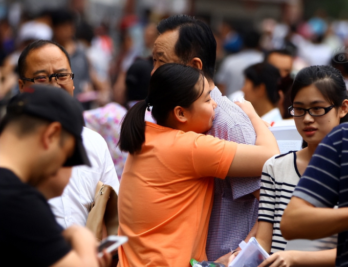 Chưa bao giờ như bây giờ, phụ huynh Hà Nội ôm tâm trạng "ngồi trên chảo lửa", lo nghĩ ngày đêm chỉ vì điều này- Ảnh 3.