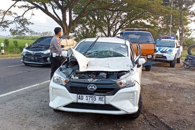 Bám đuôi xe tải, xe buýt để tiết kiệm xăng: Chuyên gia lên tiếng cảnh báo- Ảnh 1.