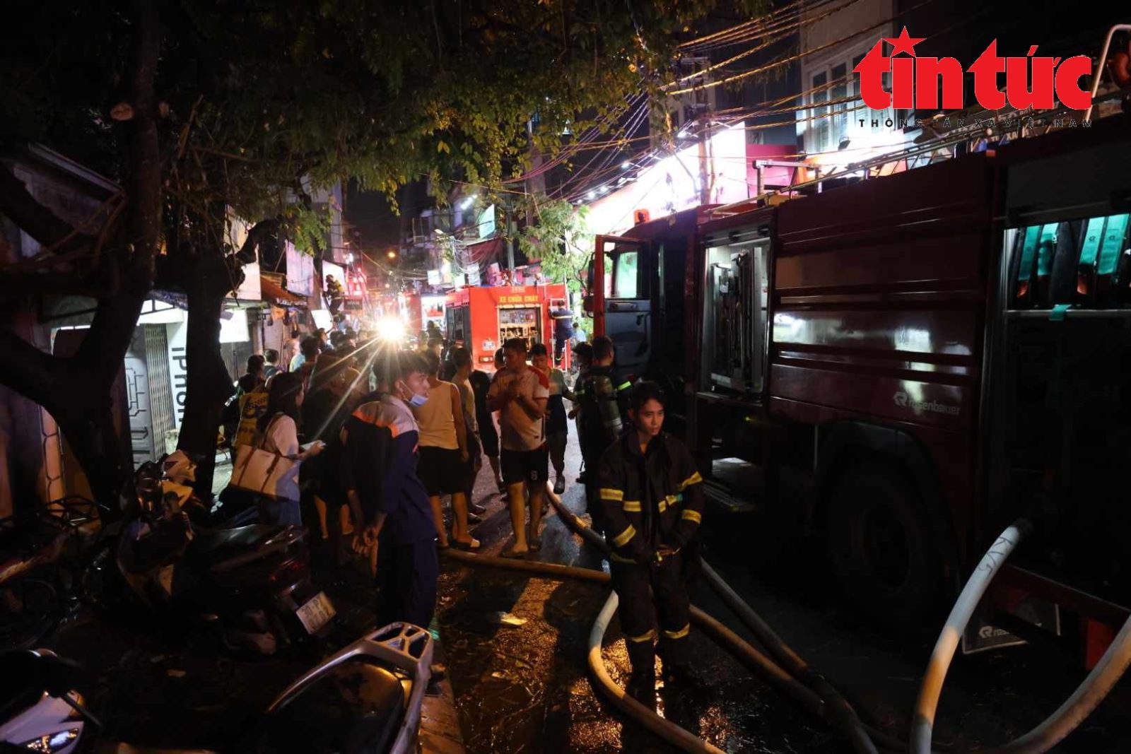Hiện trường vụ cháy nhà 6 tầng ở Định Công Hạ- Ảnh 11.