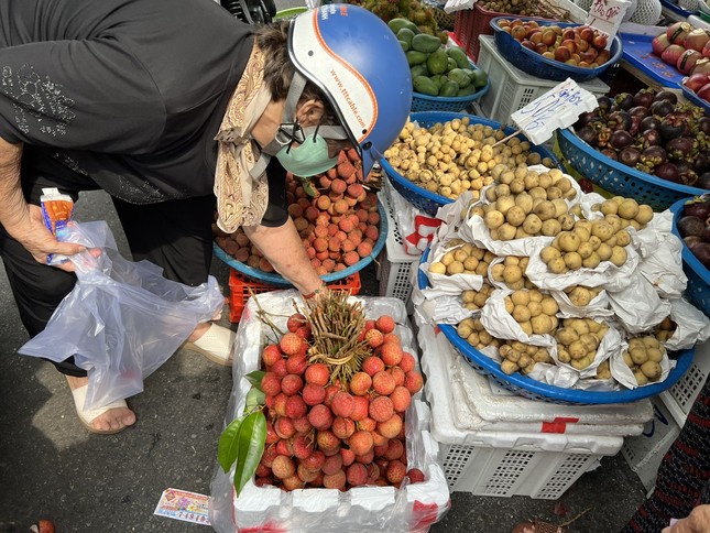 Vải thiều mất mùa, giá tăng chóng mặt- Ảnh 2.