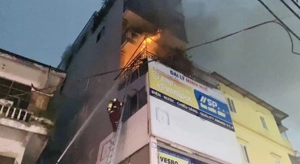 Vụ cháy ở nhà 6 tầng ở Định Công Hạ khiến chủ nhà cùng con, cháu tử vong: Lời kể của cảnh sát PCCC- Ảnh 1.