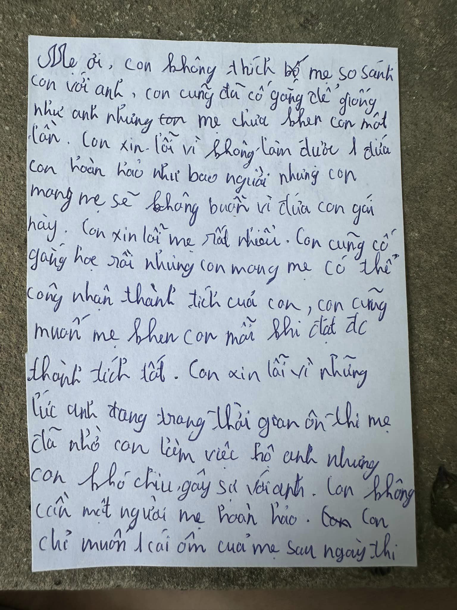 "Con ước được ôm nhưng bố làm việc đến 2-3h sáng nên không dám phiền", tâm sự của em bé khiến người lớn giật mình- Ảnh 1.