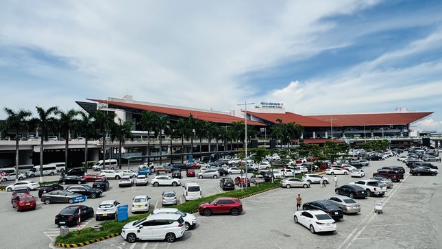 Nữ hành khách hoảng loạn vì rơi nửa tỷ đồng ở sân bay Nội Bài- Ảnh 1.