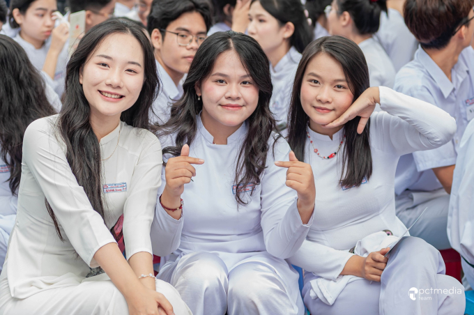 Ngôi trường cấp 3 tại Đà Nẵng đang khiến học sinh và phụ huynh "bàng hoàng" vì thi gần 60 điểm mới đỗ- Ảnh 2.