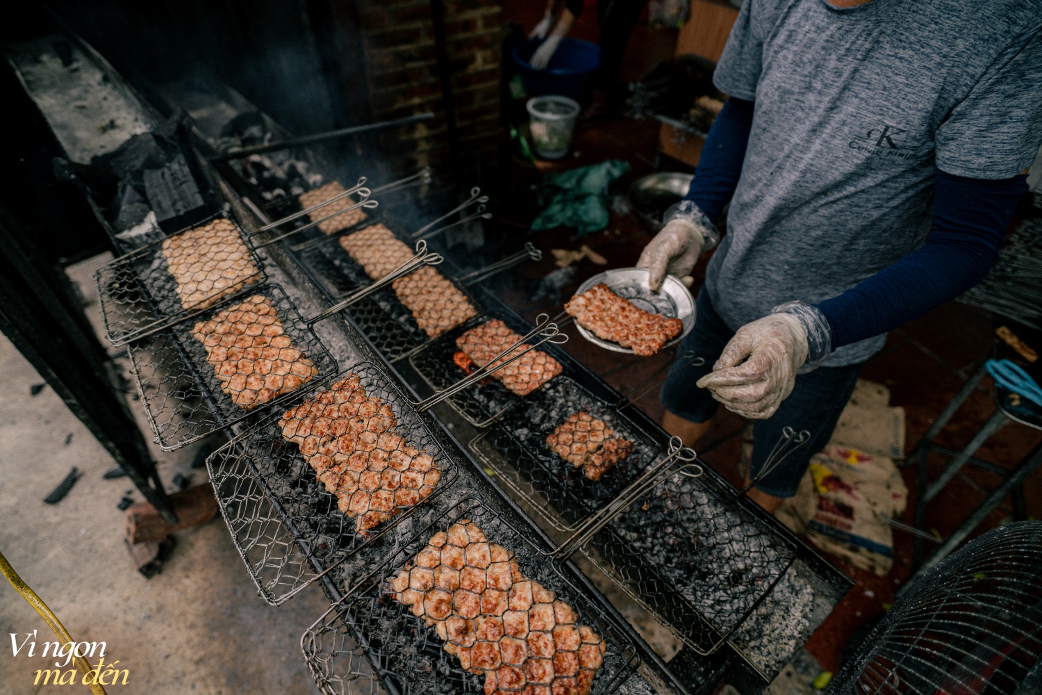 Ăn gì ở Ninh Bình? Ghé hàng miến lươn nức tiếng tuổi đời hơn nửa thế kỷ, thưởng thức bún chả vuông tại quán ngày bán "sương sương" 700 suất- Ảnh 10.