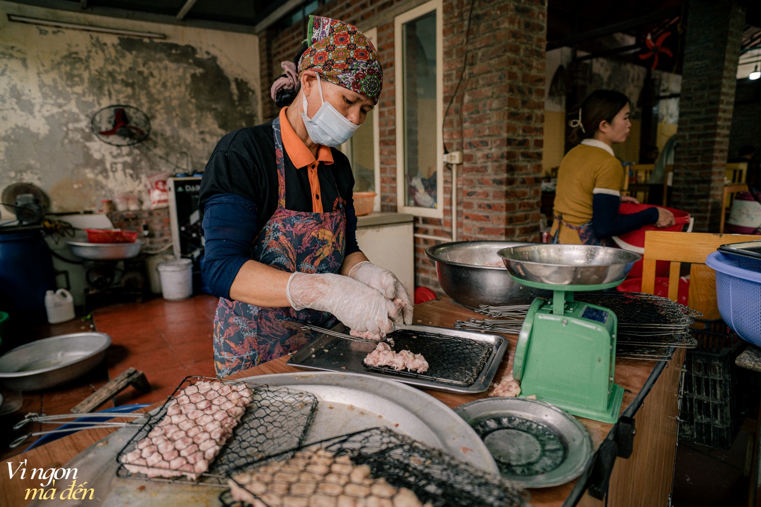 Ăn gì ở Ninh Bình? Ghé hàng miến lươn nức tiếng tuổi đời hơn nửa thế kỷ, thưởng thức bún chả vuông tại quán ngày bán "sương sương" 700 suất- Ảnh 12.