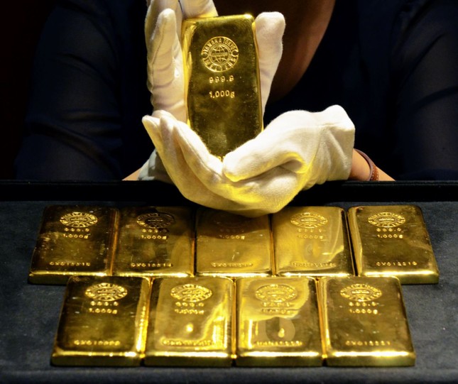 Các quốc gia đổ xô mua vàng bất chấp giá leo thang- Ảnh 1.