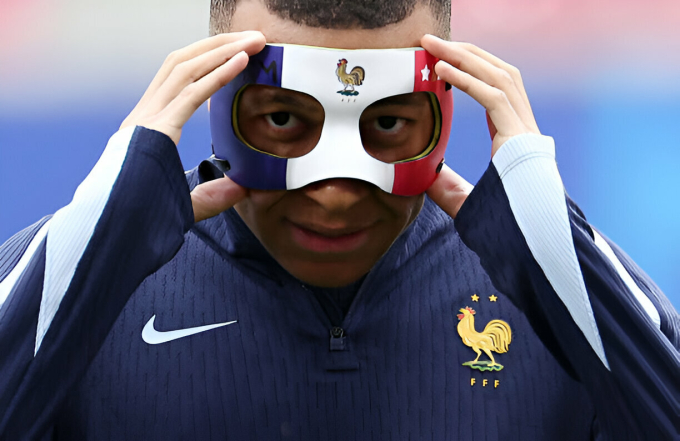 Vì sao Mbappe bị vỡ mũi nhưng vẫn không được đeo mặt nạ có cờ tuyển Pháp ra sân tại Euro 2024?- Ảnh 1.