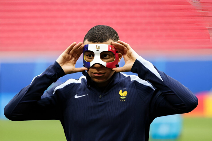 Vì sao Mbappe bị vỡ mũi nhưng vẫn không được đeo mặt nạ có cờ tuyển Pháp ra sân tại Euro 2024?- Ảnh 3.